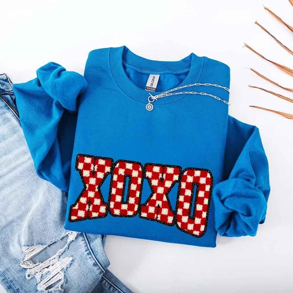 XOXO Checkered Valentine Sweatshirt โ Furry Style Printed Sweater
