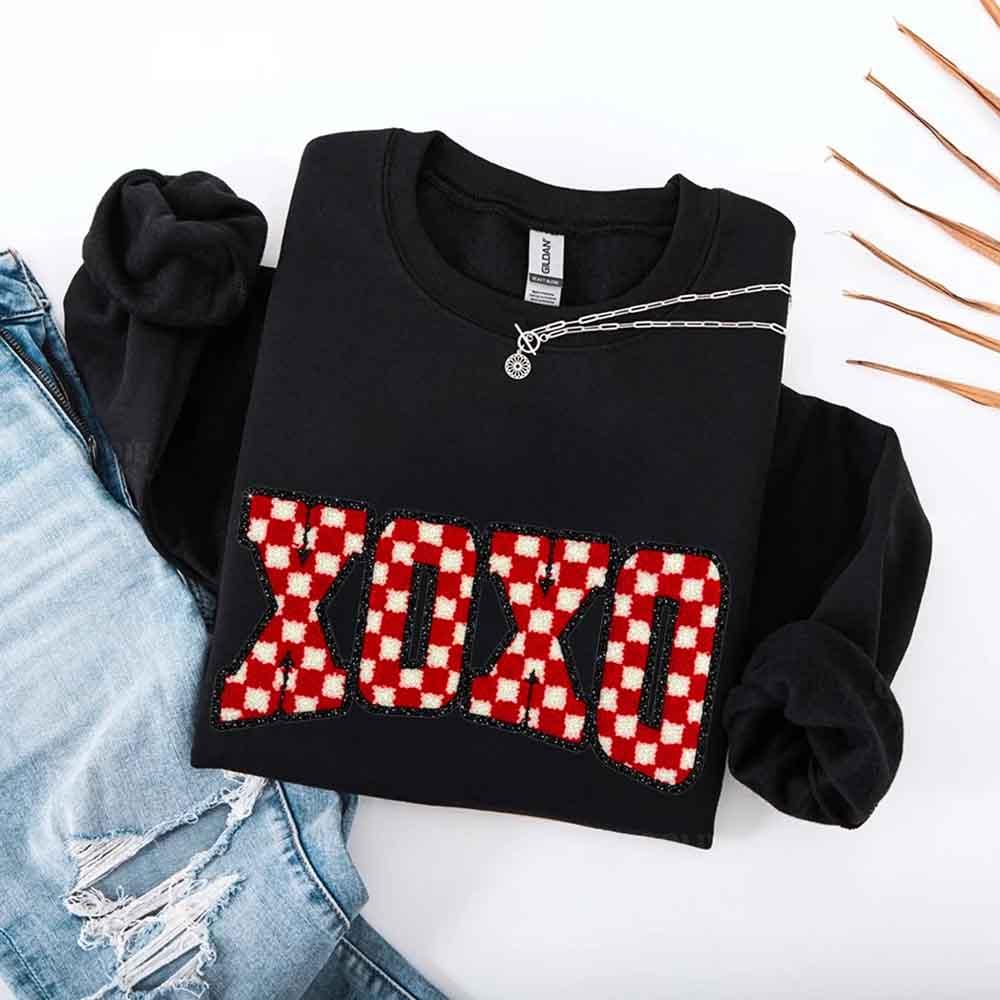 XOXO Checkered Valentine Sweatshirt โ Furry Style Printed Sweater