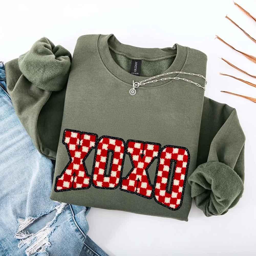 XOXO Checkered Valentine Sweatshirt โ Furry Style Printed Sweater