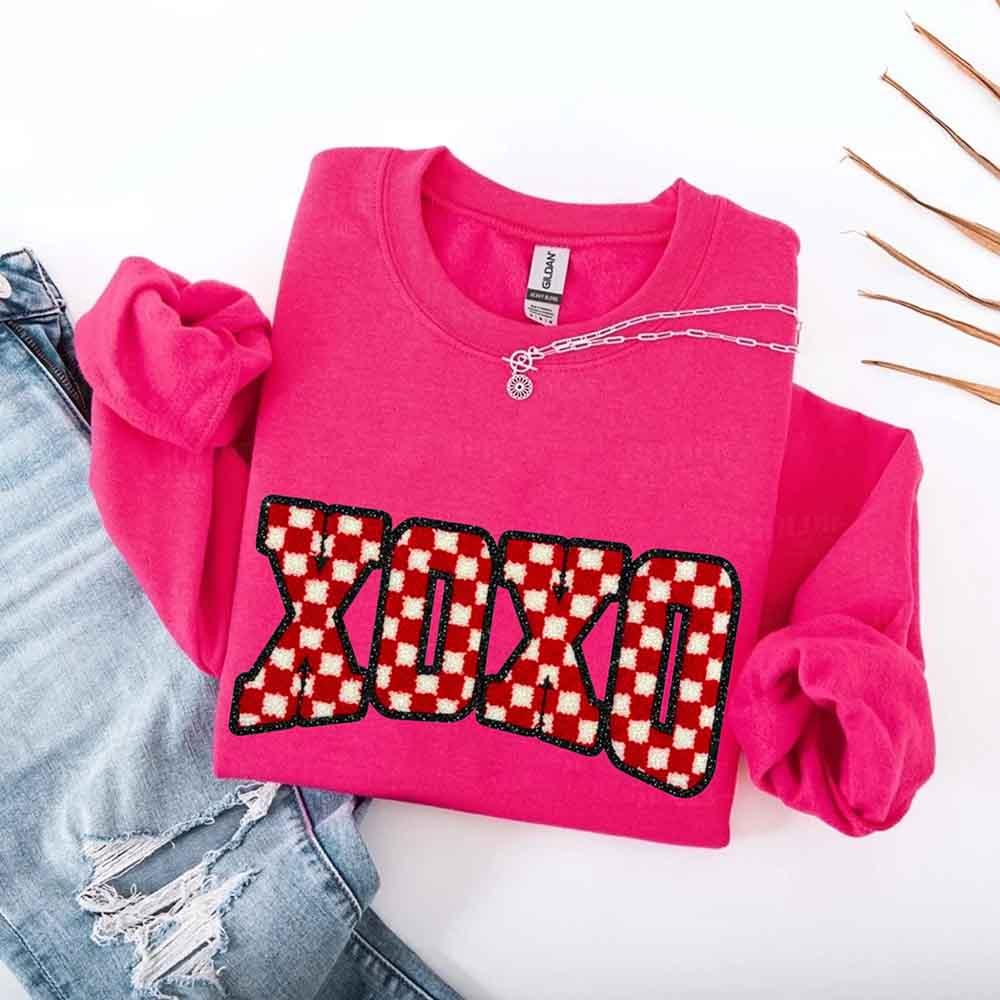XOXO Checkered Valentine Sweatshirt โ Furry Style Printed Sweater